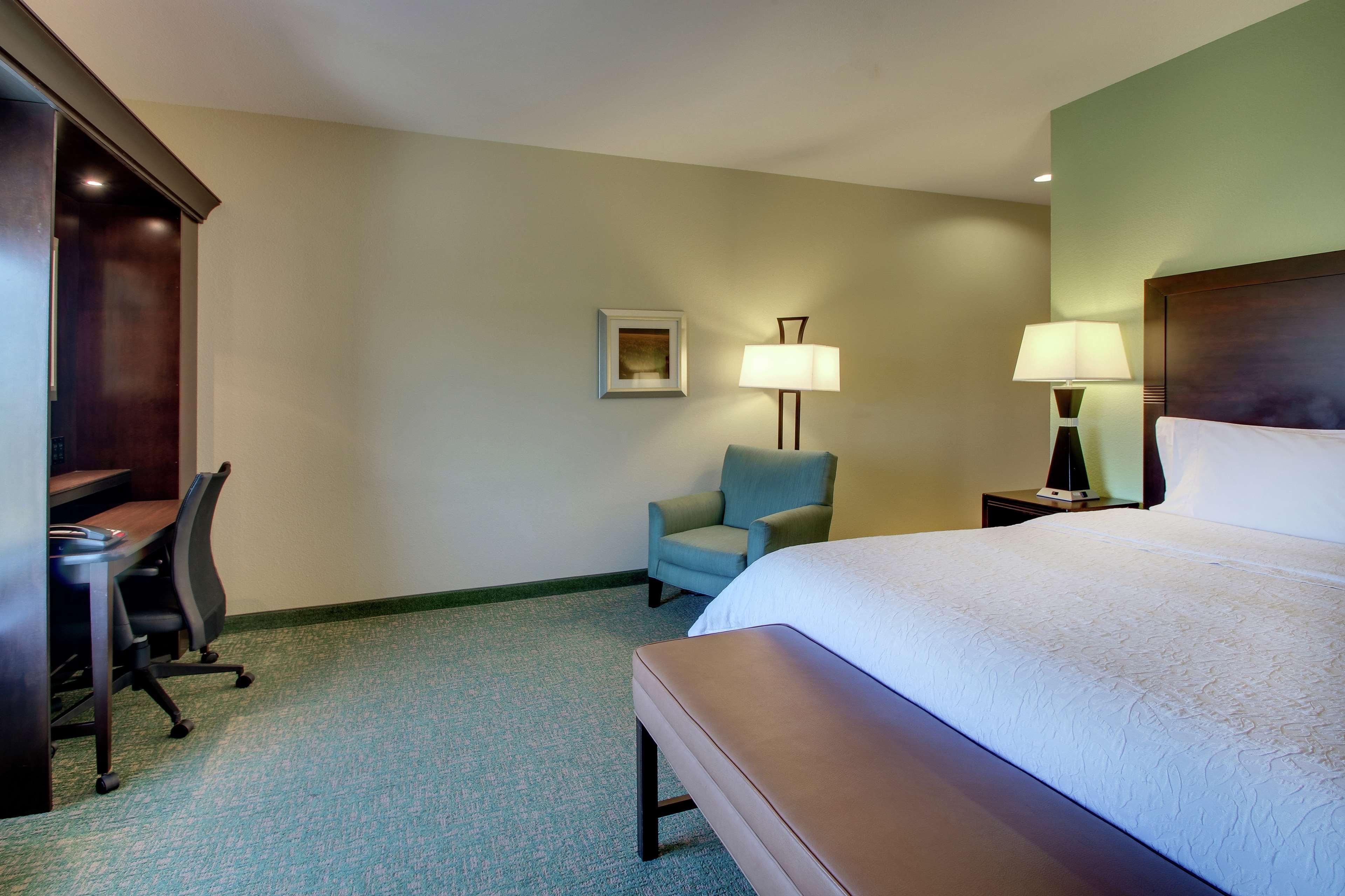 Hampton Inn Vernon Екстериор снимка