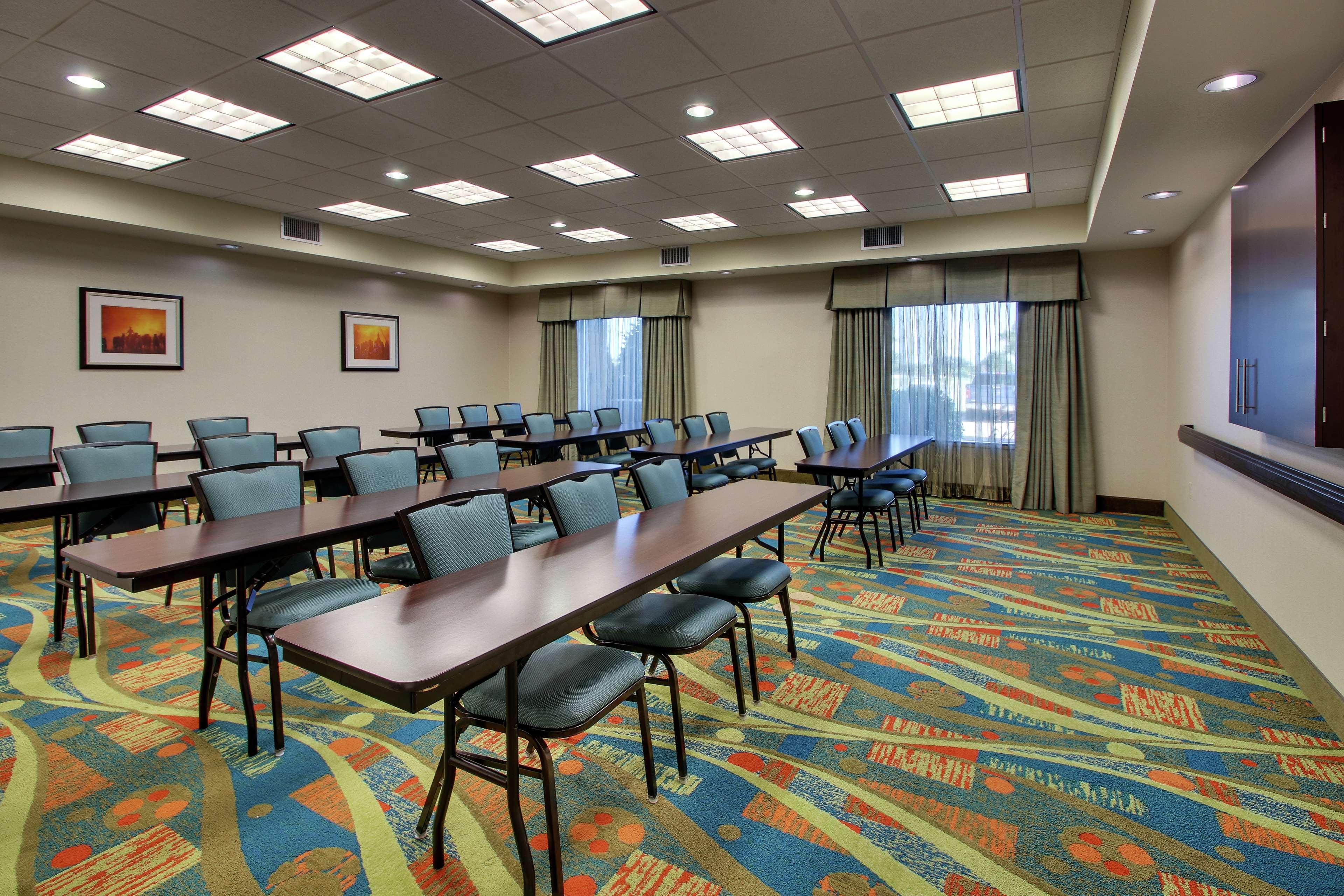 Hampton Inn Vernon Екстериор снимка