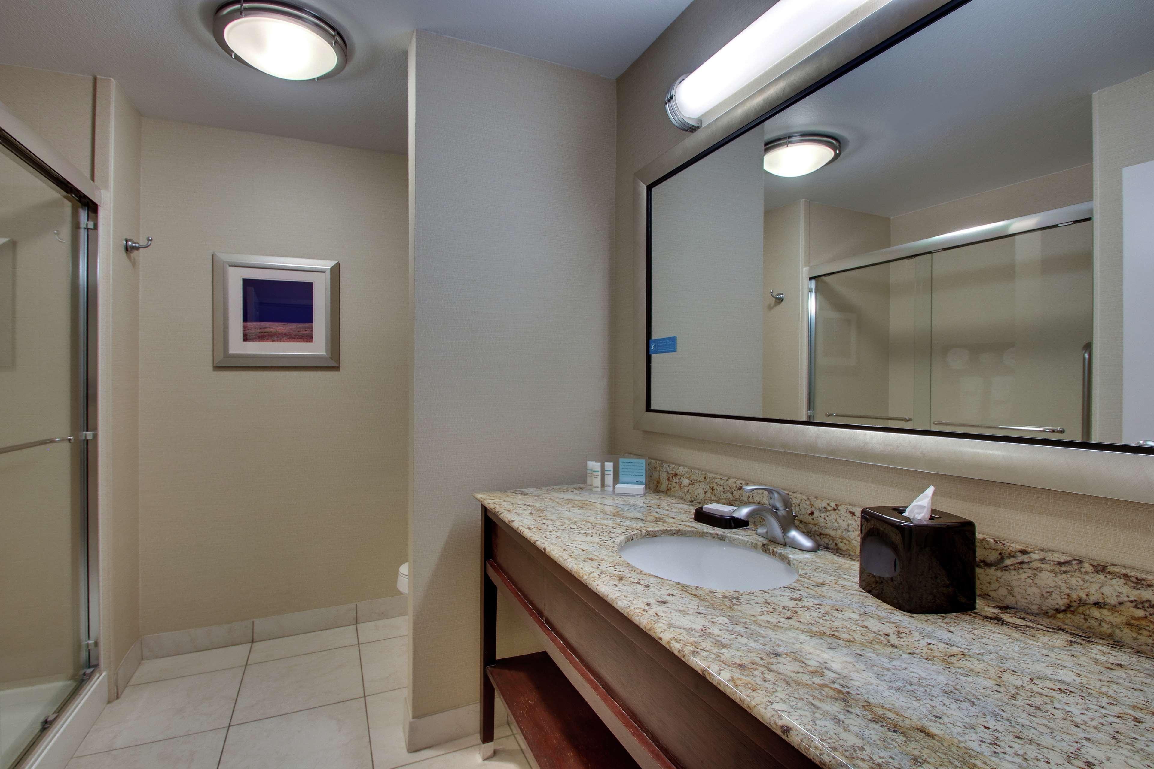Hampton Inn Vernon Екстериор снимка