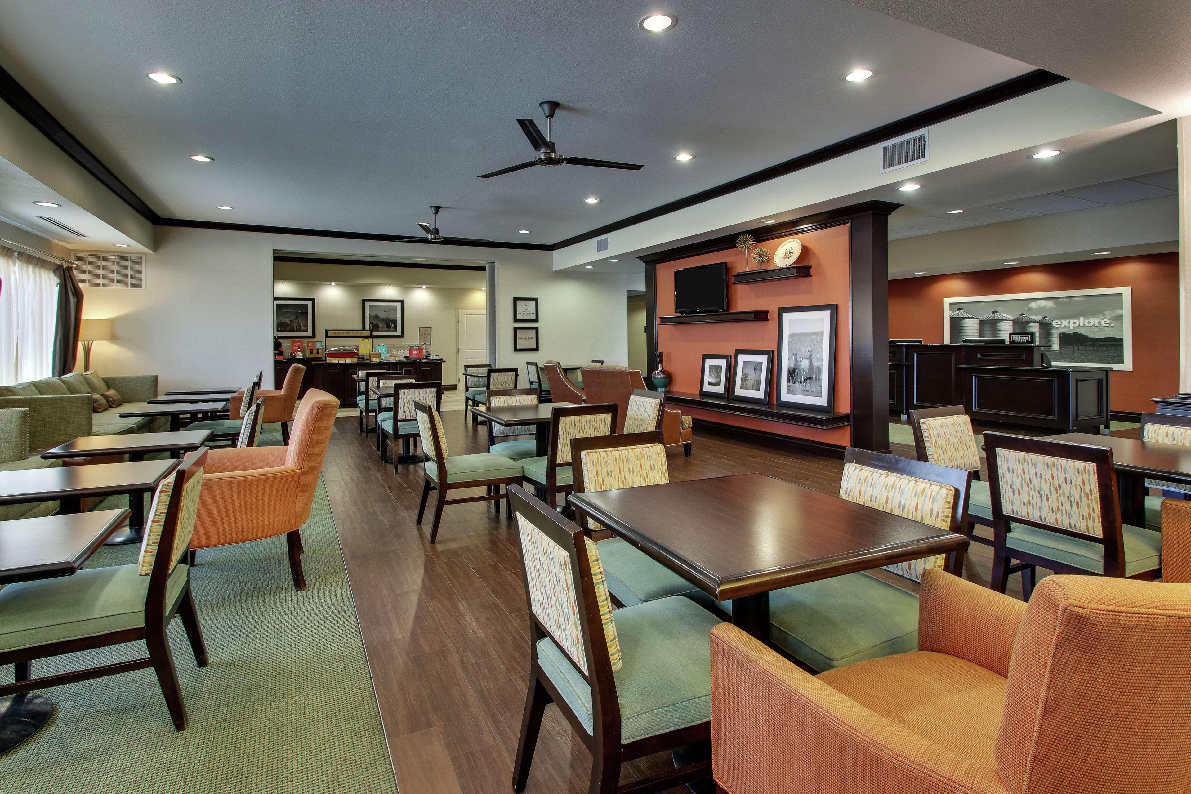 Hampton Inn Vernon Екстериор снимка
