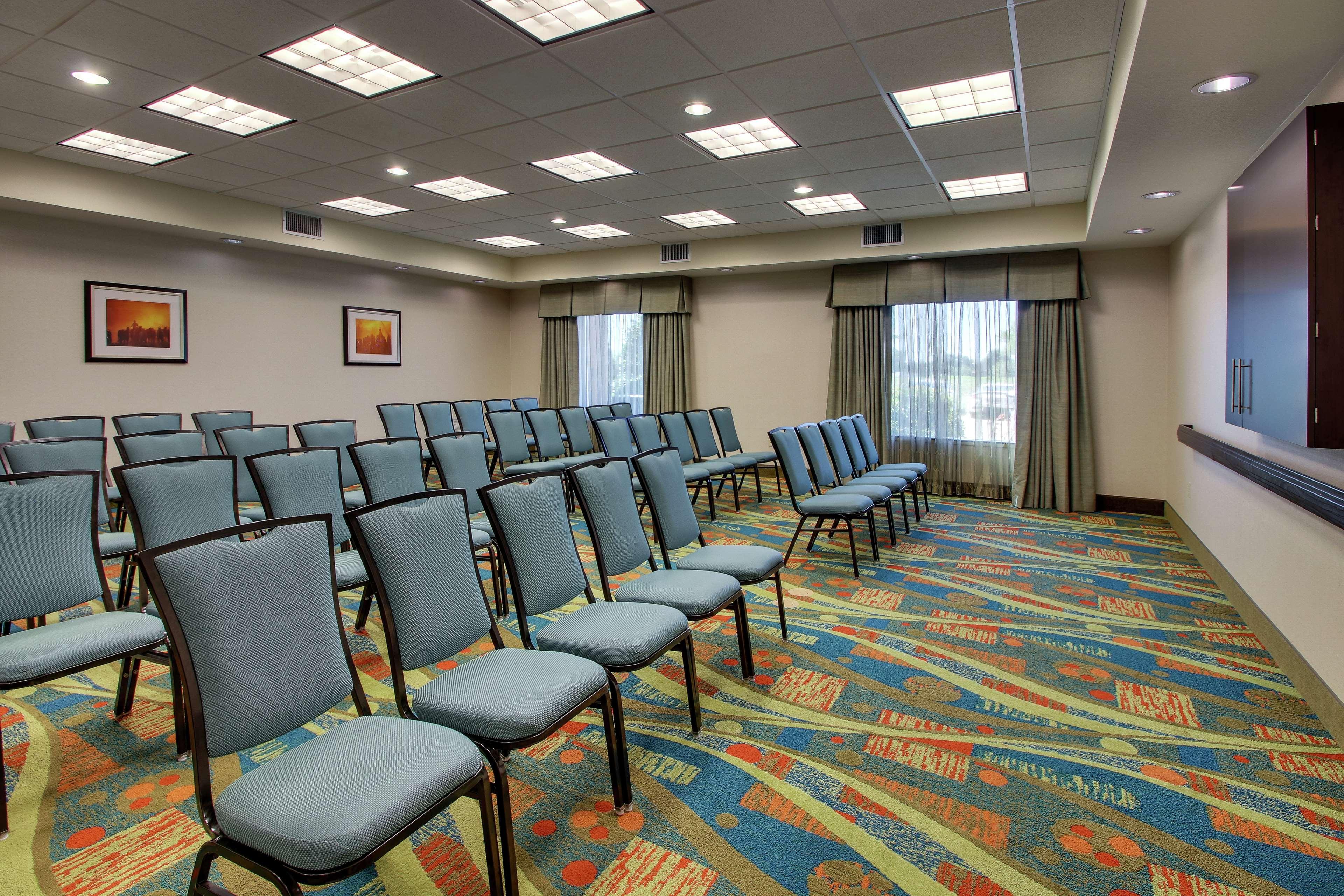 Hampton Inn Vernon Екстериор снимка