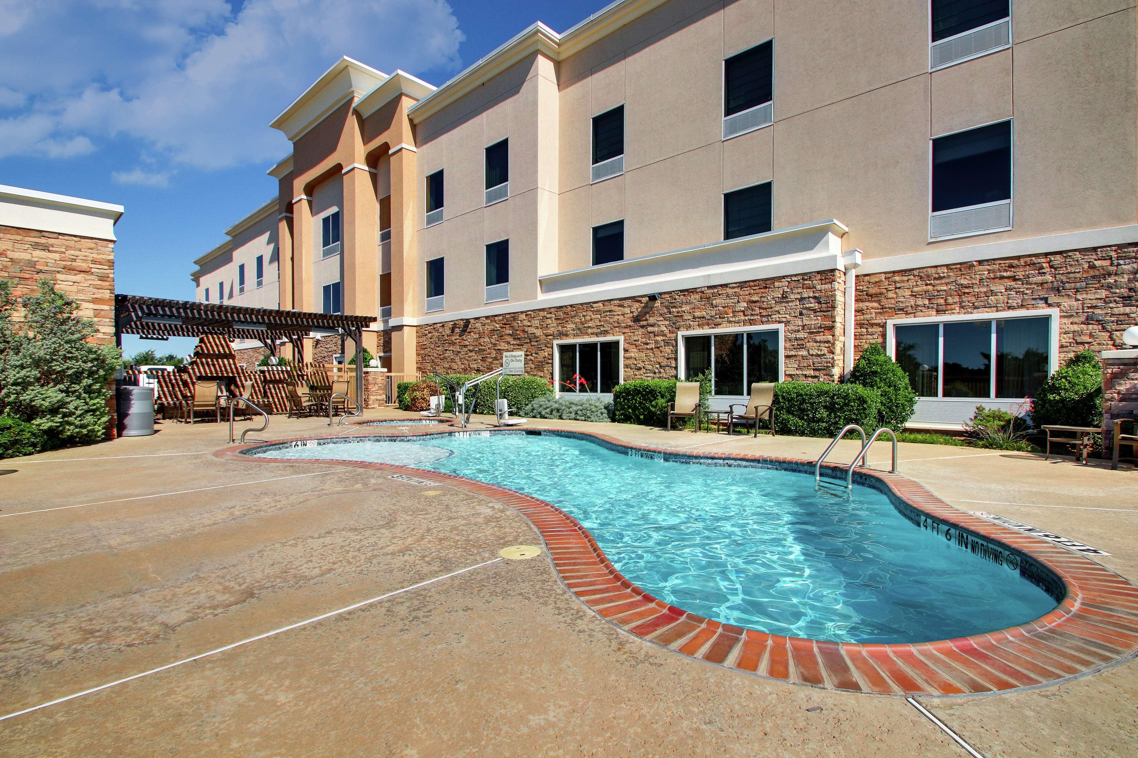 Hampton Inn Vernon Екстериор снимка