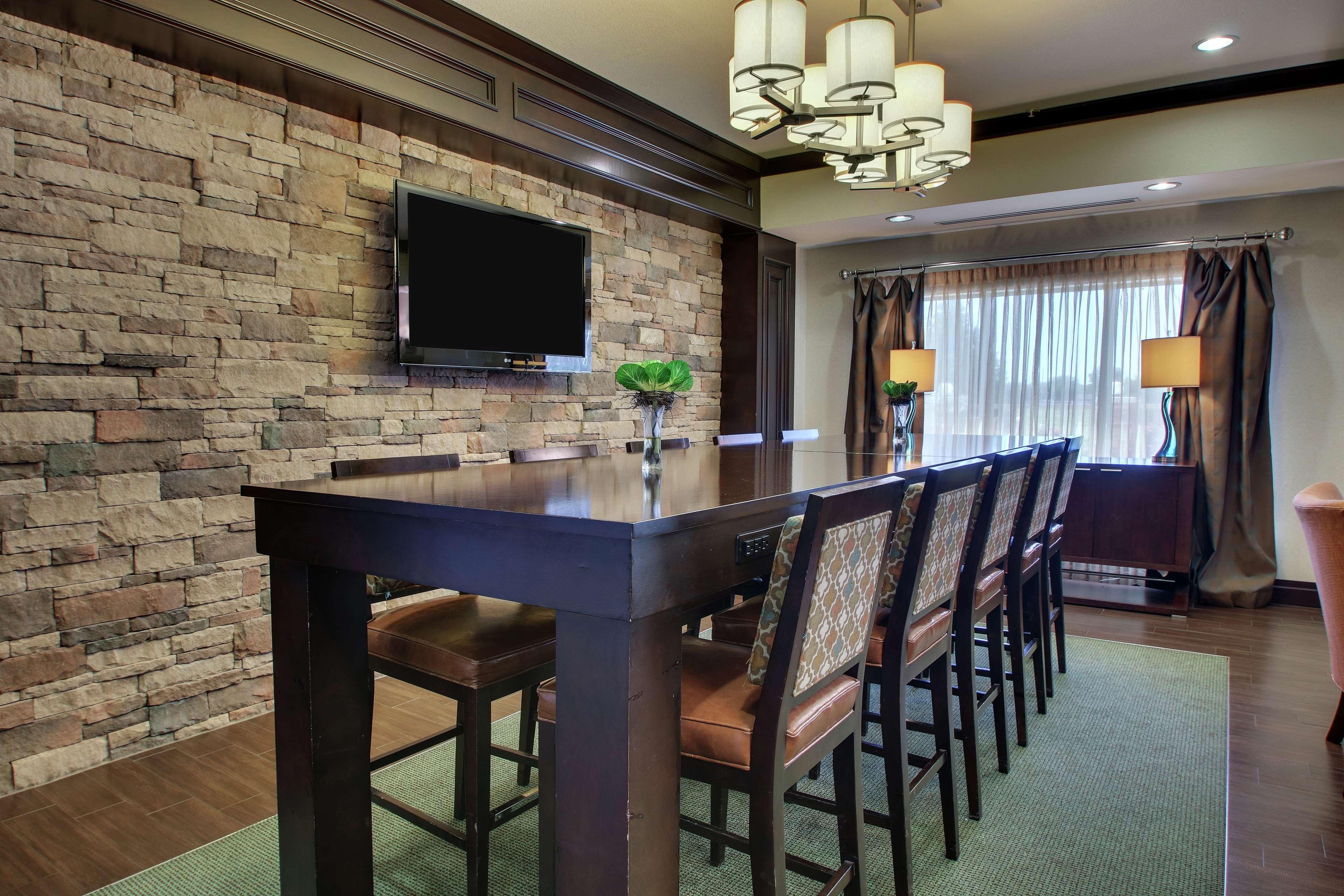 Hampton Inn Vernon Екстериор снимка
