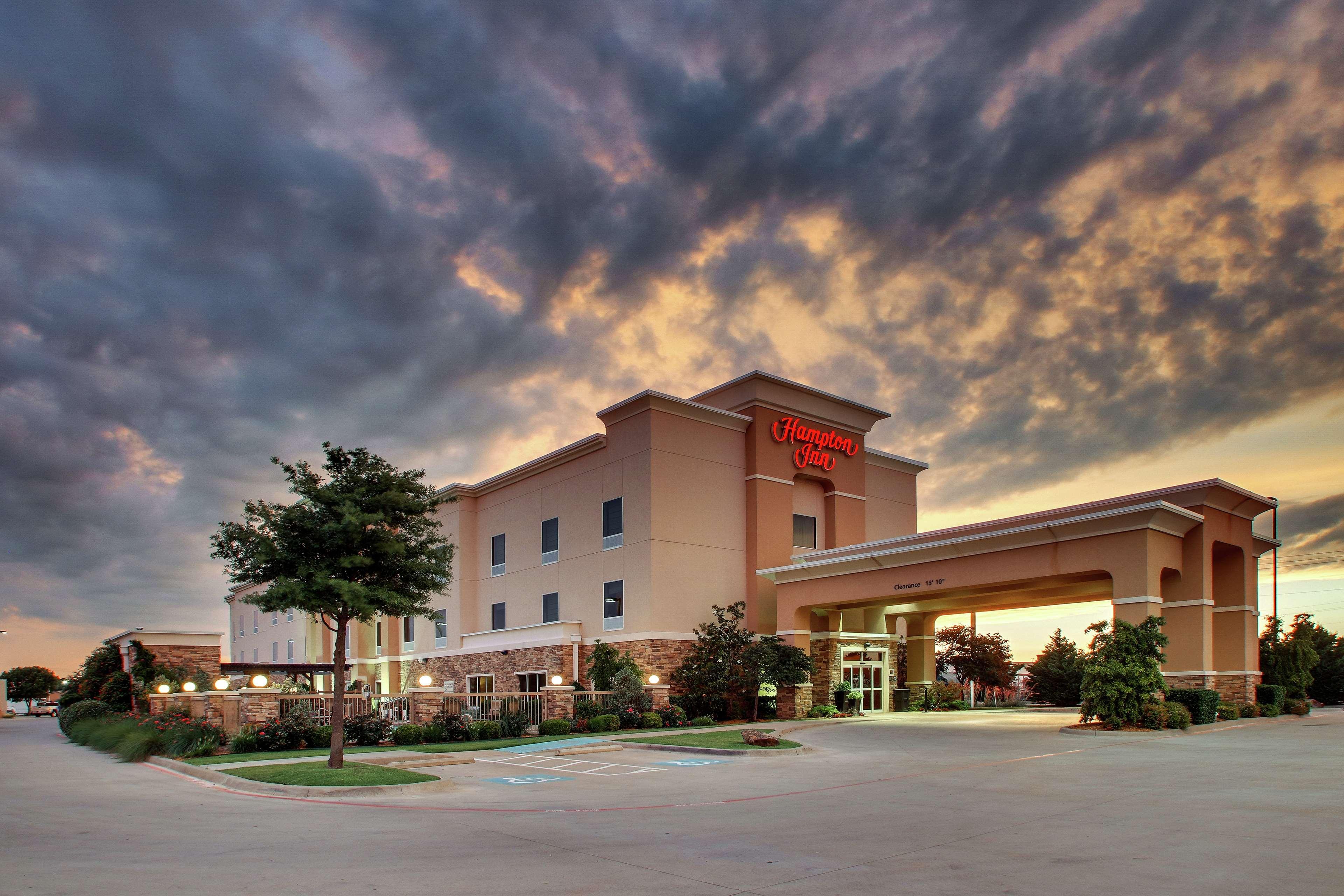 Hampton Inn Vernon Екстериор снимка