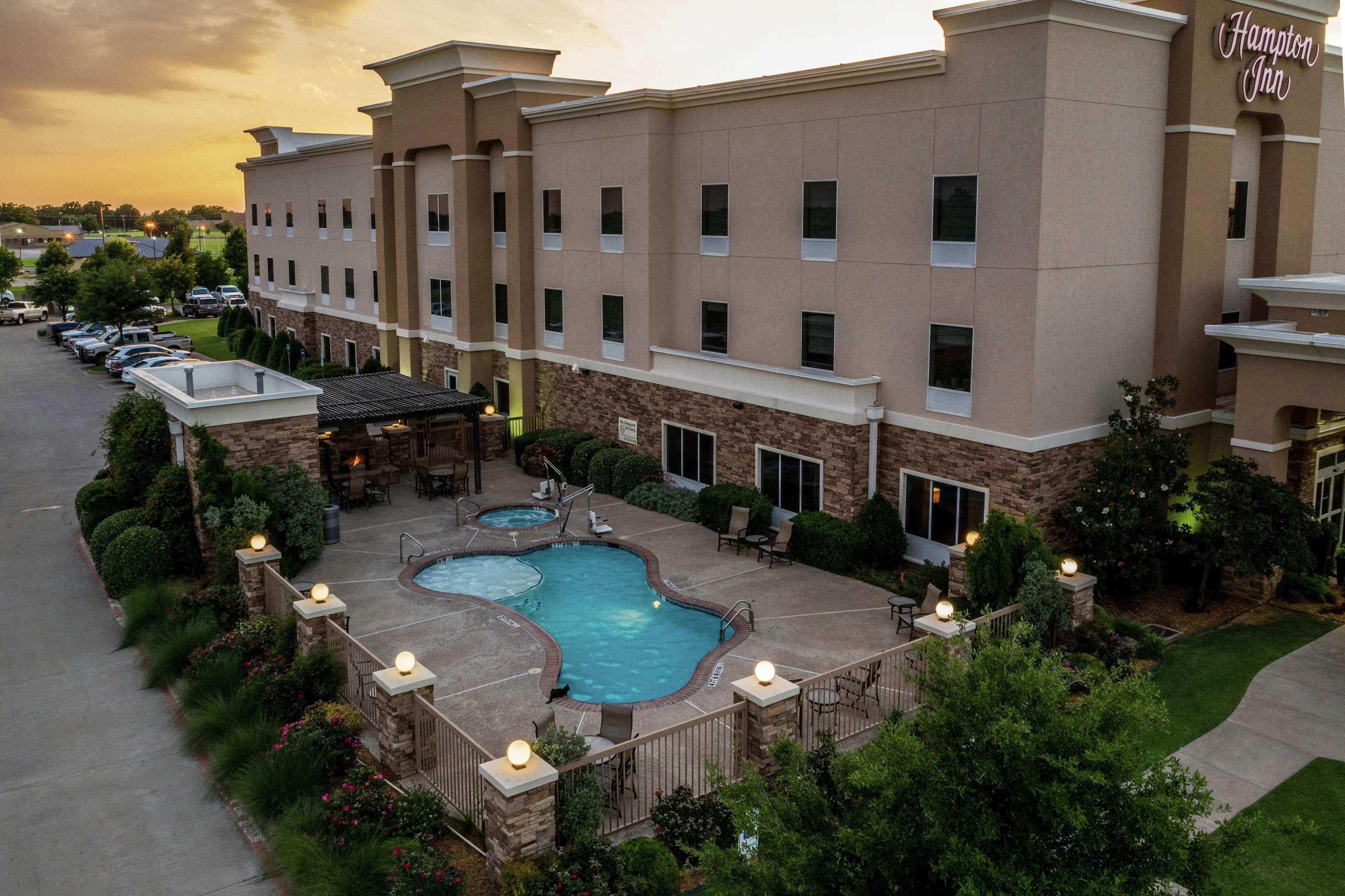 Hampton Inn Vernon Екстериор снимка