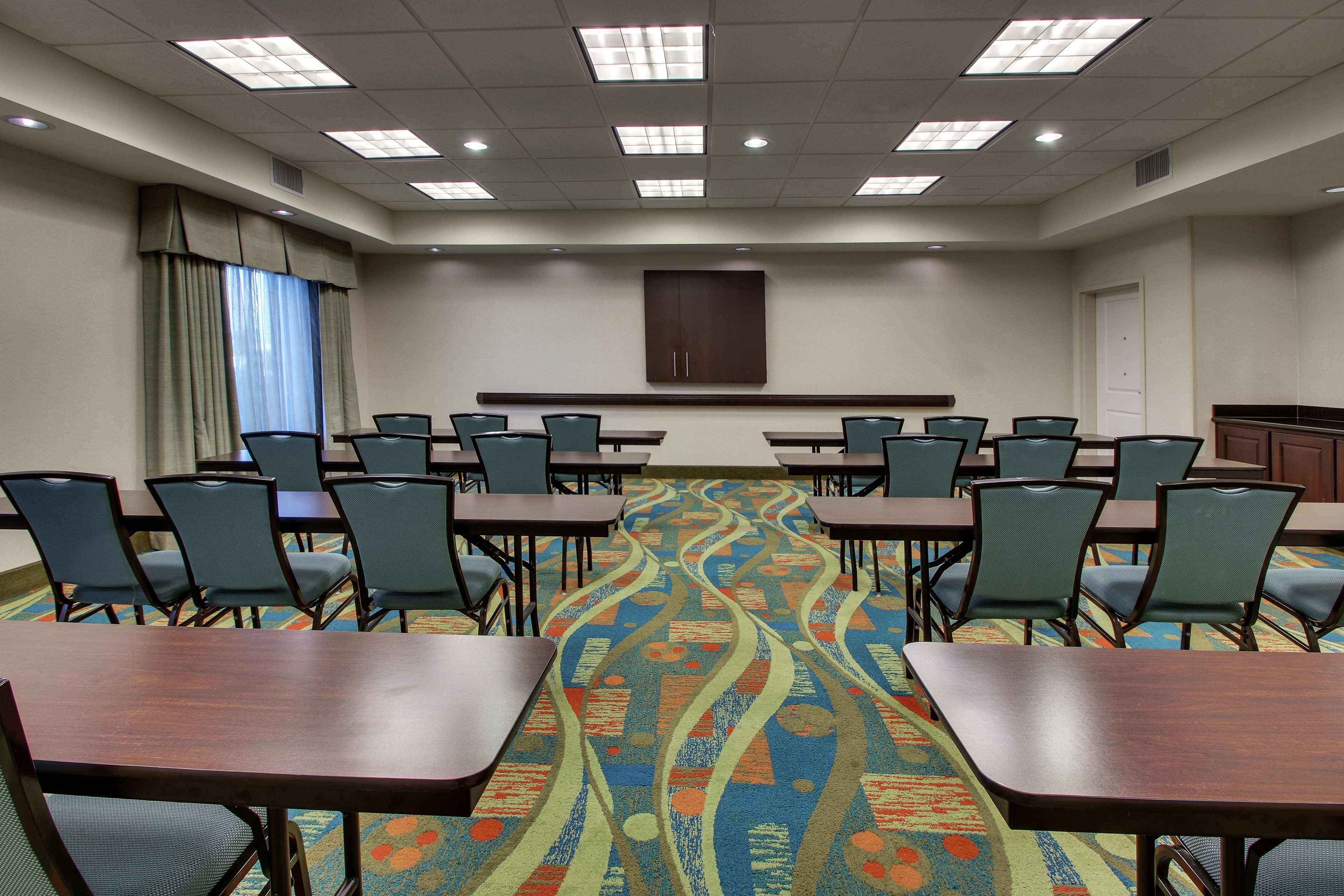 Hampton Inn Vernon Екстериор снимка