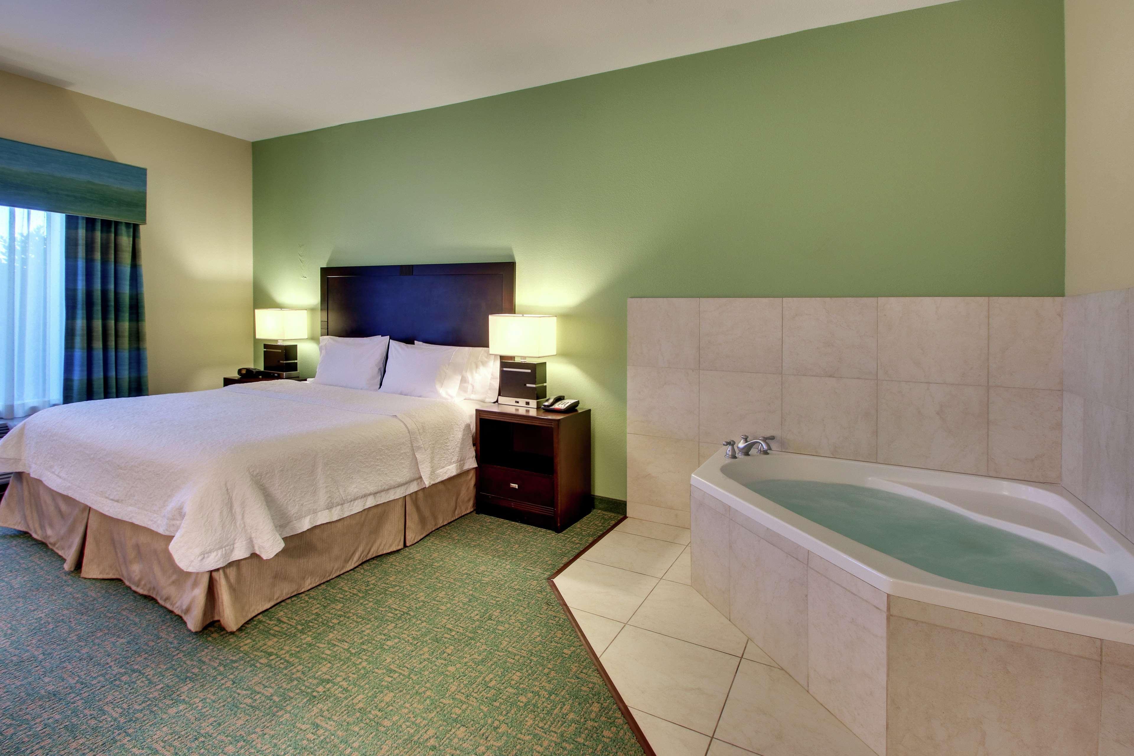 Hampton Inn Vernon Екстериор снимка