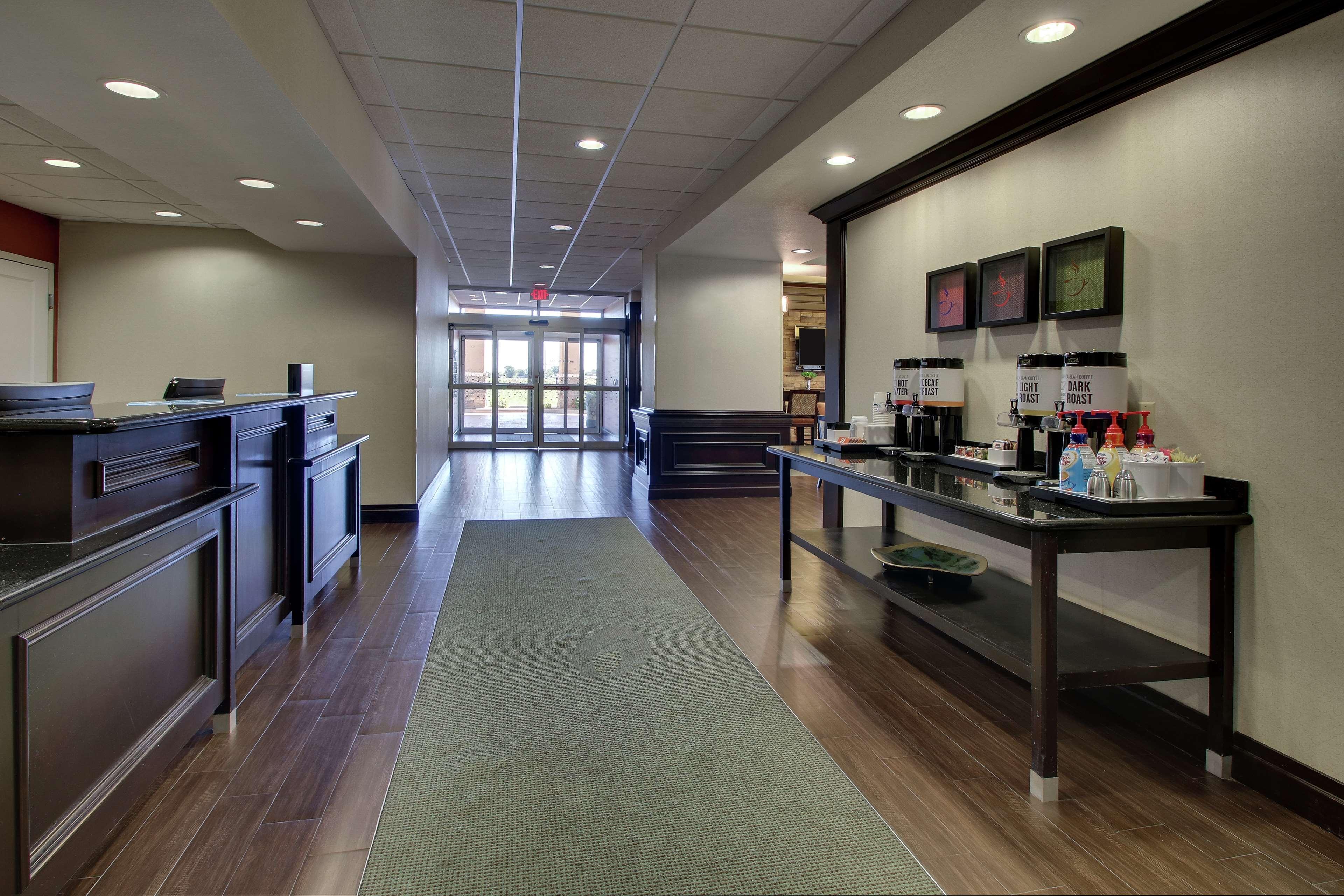 Hampton Inn Vernon Екстериор снимка