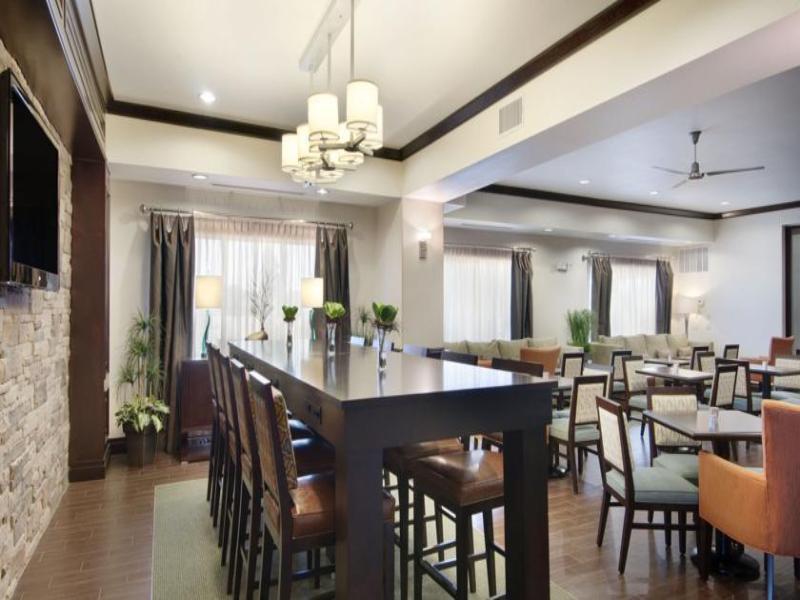 Hampton Inn Vernon Екстериор снимка