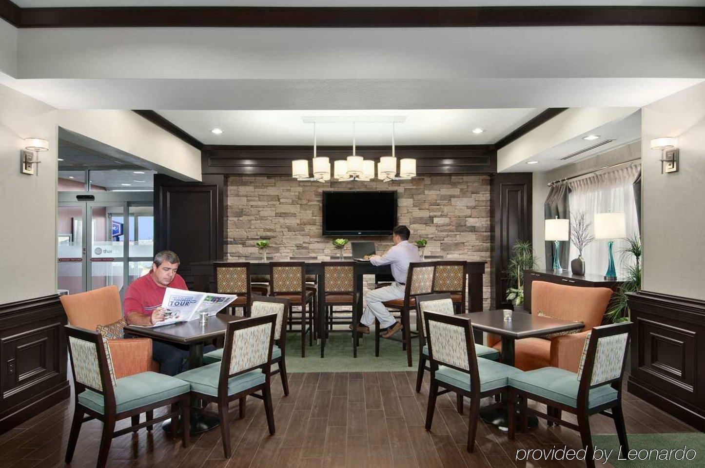 Hampton Inn Vernon Екстериор снимка