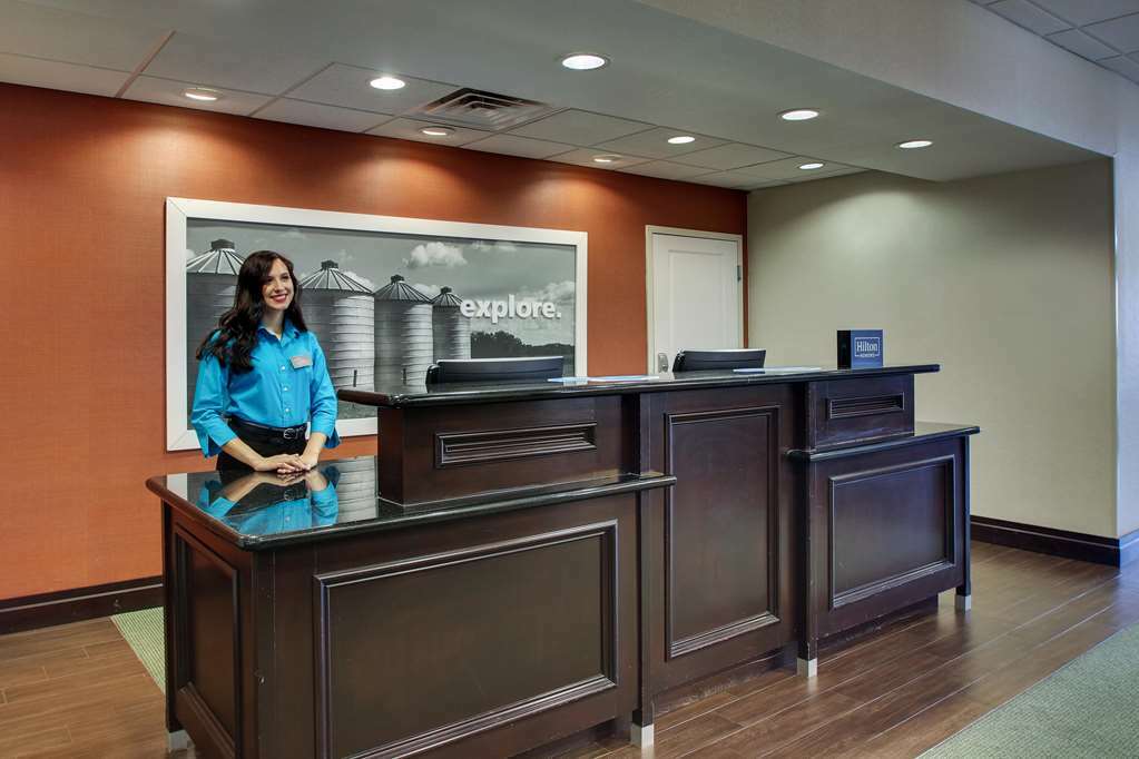 Hampton Inn Vernon Интериор снимка